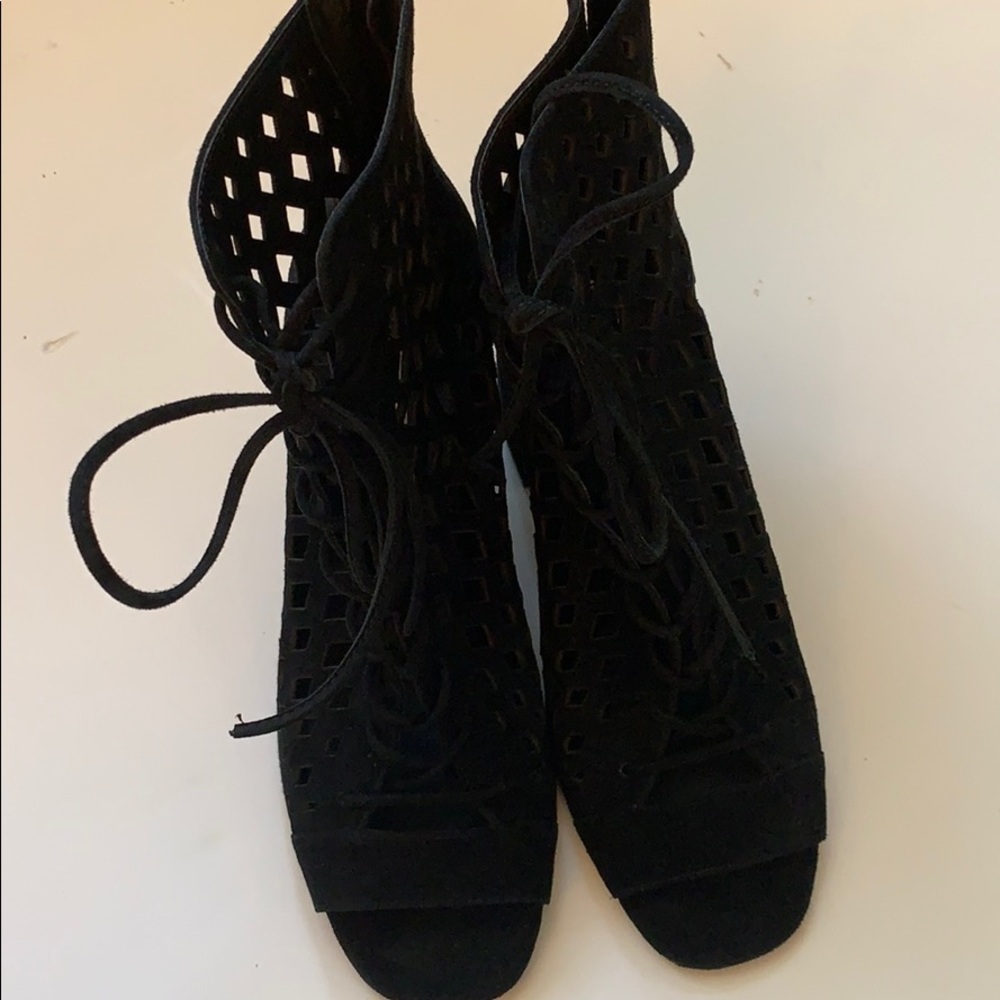 Steve Madden suede leather lace up laser cut booties Size 9 - Picture 3 of 7